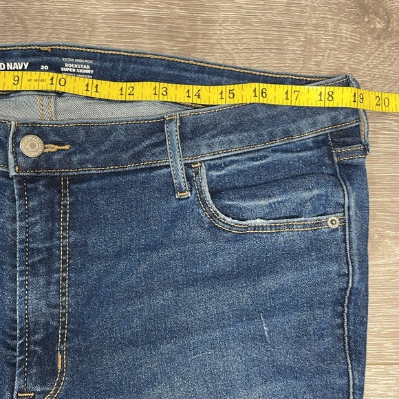 Old Navy Extra High Rise Rockstar Super Skinny Secret Smooth Pockets Frayed Hem - Picture 8 of 16